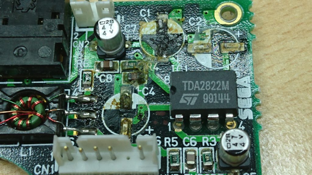 SEGA Game Gear Anleitung - Neue Kondensatoren Einbauen